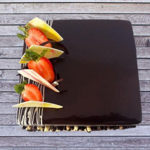 Chocolate Gatto Cakes with Strawberries